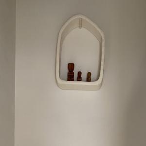 Niche murale blanc papier mache