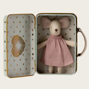 Souris ange petite soeur dans valisette