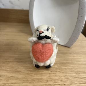 Mouton coeur rose