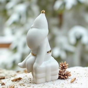 Figurine père noël sur cadeau