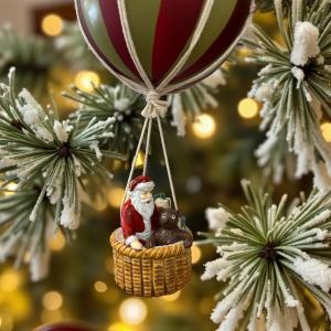 Père Noël en montgolfiere