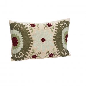 Housse coussin brodé foncé