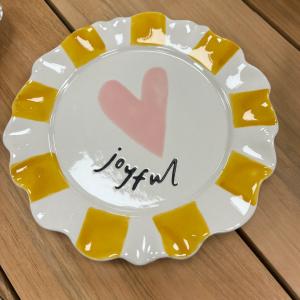 Assiette coeur rose joyeux